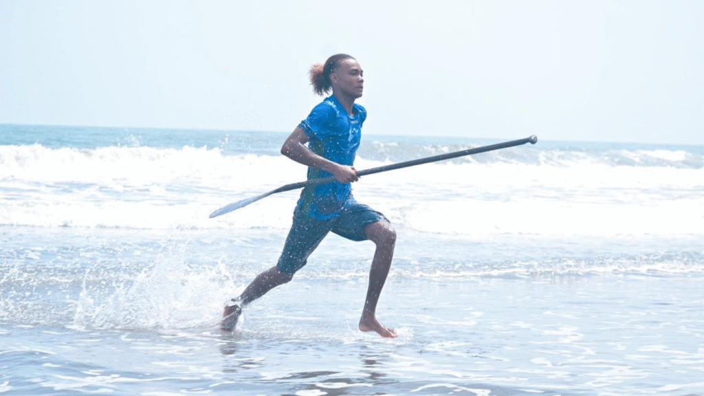 Surfista cordobés Darío González durante la Copa América de SUP 2025 en San Bernardo del Viento
