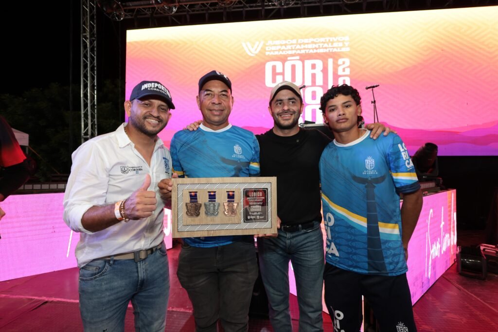 Atletas cordobeses celebran en los V Juegos Departamentales 2025 en Montería
