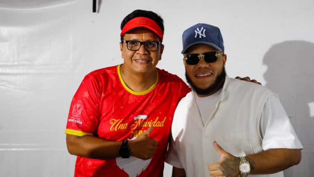 cantante Koffe el Kafetero en la carrera navideña 10k