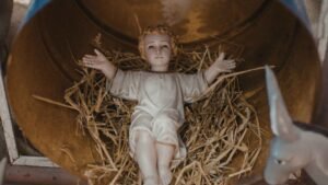 Figura del niño Jesús utilizada en pesebres para celebrar su nacimiento