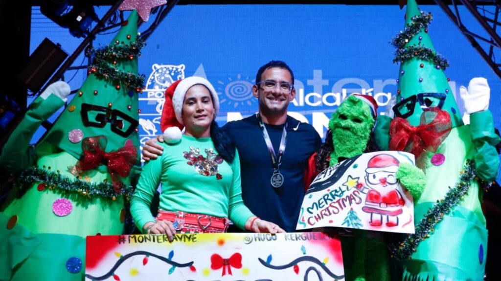 corredores junto al alcalde de Montería en la carrera navideña 10k