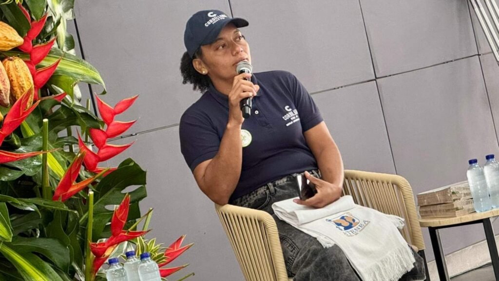 Mujer cacaocultora agradeciendo el apoyo brindado por la gobernación de Córdoba