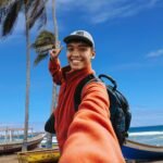 Jóvenes de la Generación Z disfrutando experiencias turísticas en el Caribe y Latinoamérica