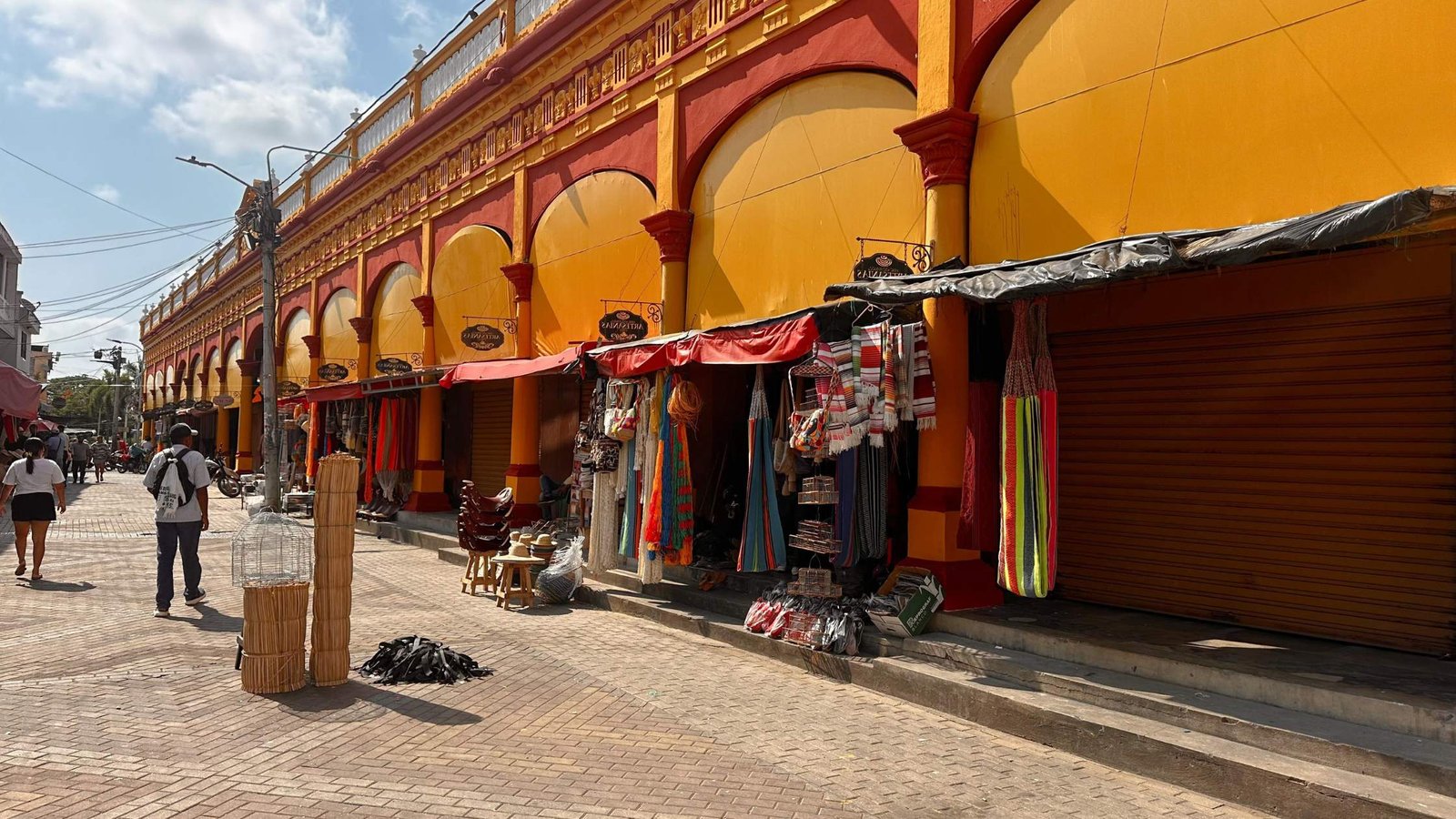 Fachada del Mercado Público de Lorica durante su proceso de adecuación